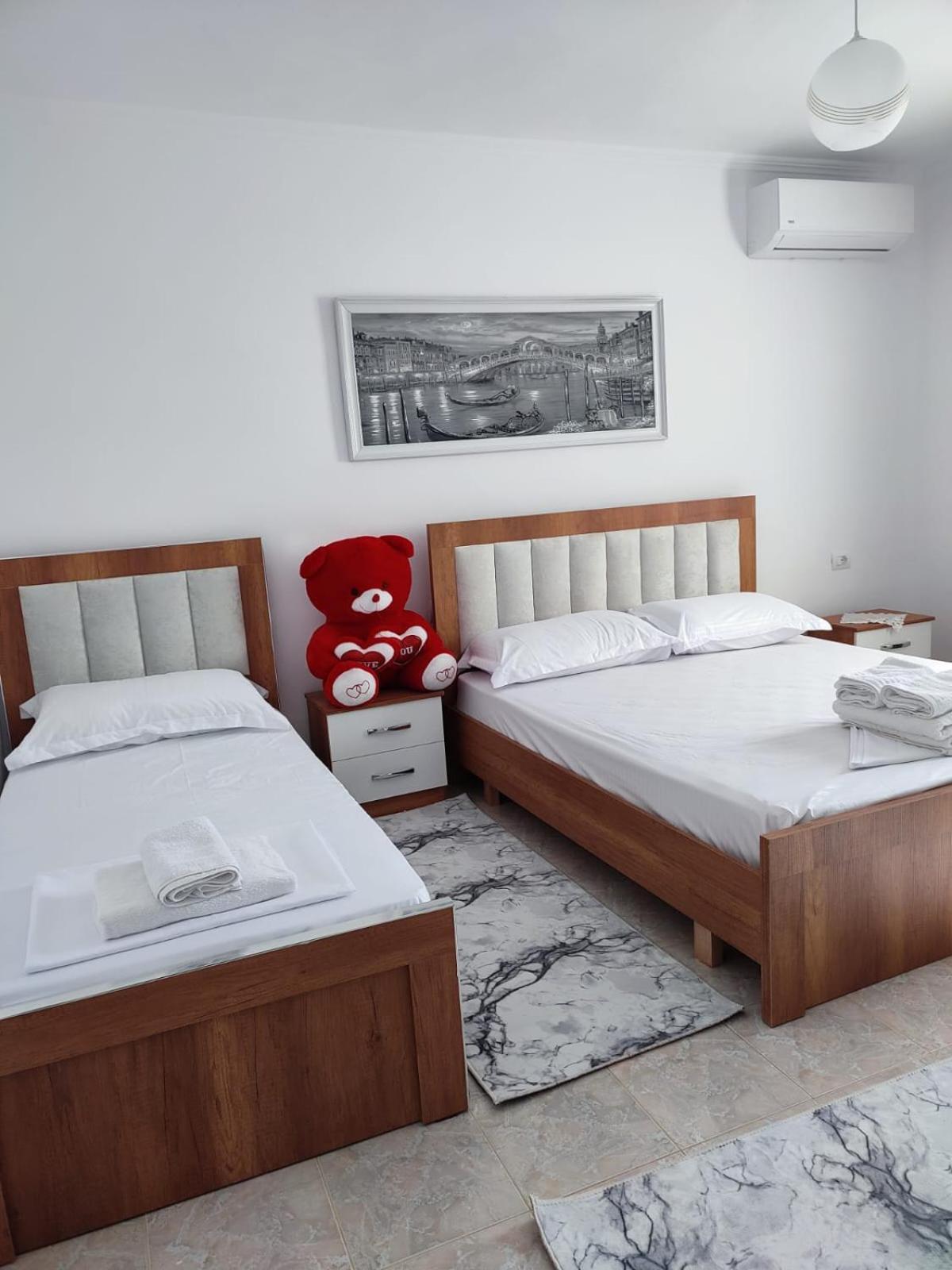 Guest House Eloid بيرات المظهر الخارجي الصورة